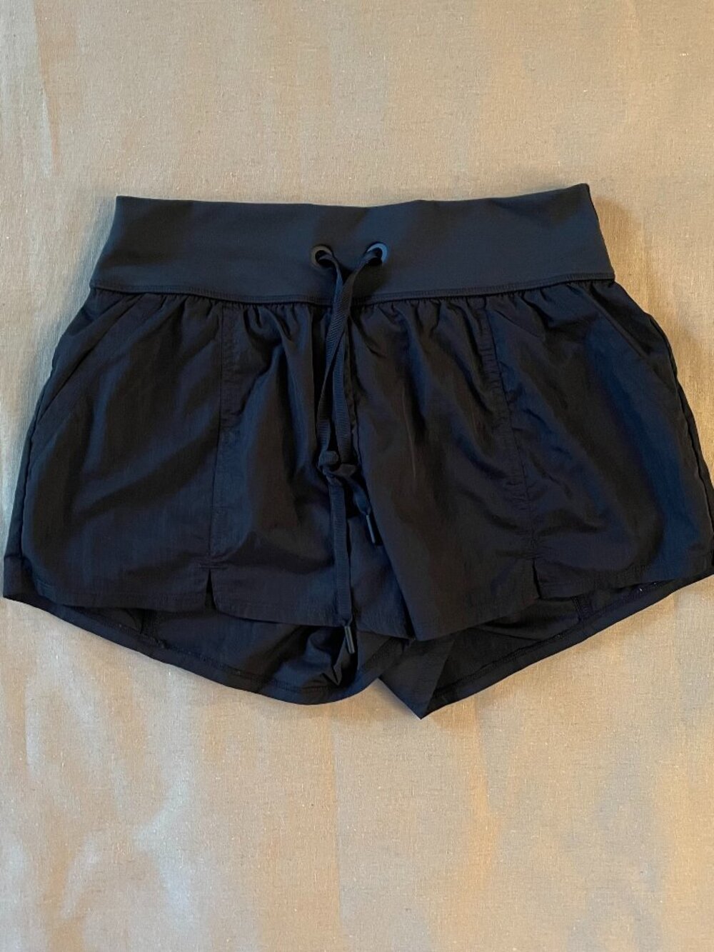 Offline by Aerie The Hugger Shorts Size M Black Drawstring Liner Running Gym